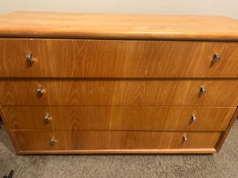 1977 thomasville antique dresser