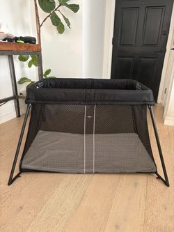 BabyBjörn Travel Crib + Organic BabyBjörn fitted sheet