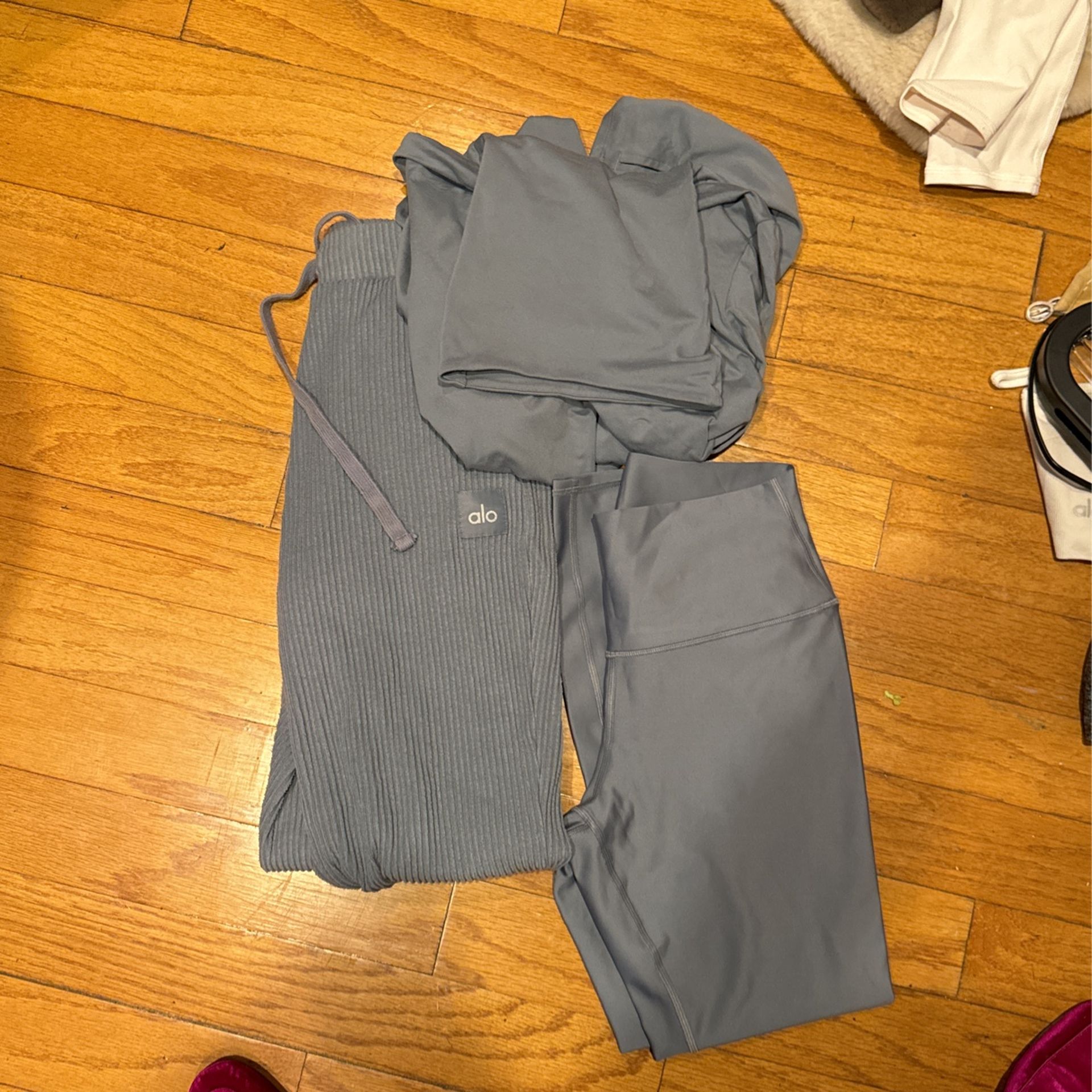 Alo Yoga workout set