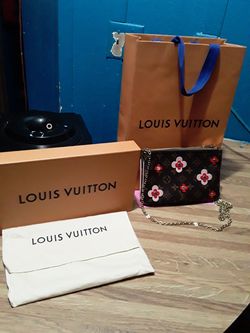 louis vuttion flower chain wallet handbags