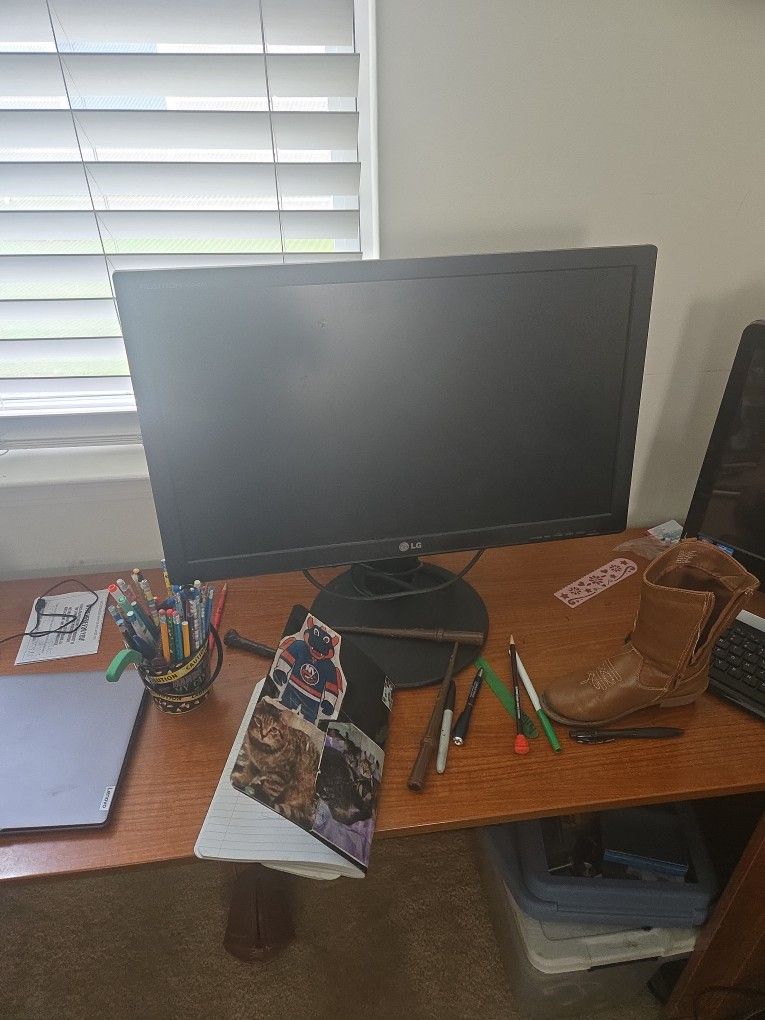 LG Flatiron W2442pa Monitor **free**
