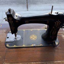 Vantage Sewing Machine 