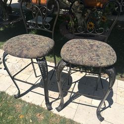 2 high barstools