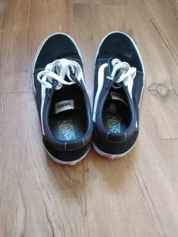 Vans 4 Sale 30$ 91/2 need gone ASAP