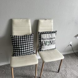 2 White Chair 