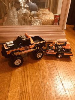 Vintage HD Buddy L Pickup Truck and Hitch with a HD Motorcycle. (Use 4AA batteries) please view pics and read description)