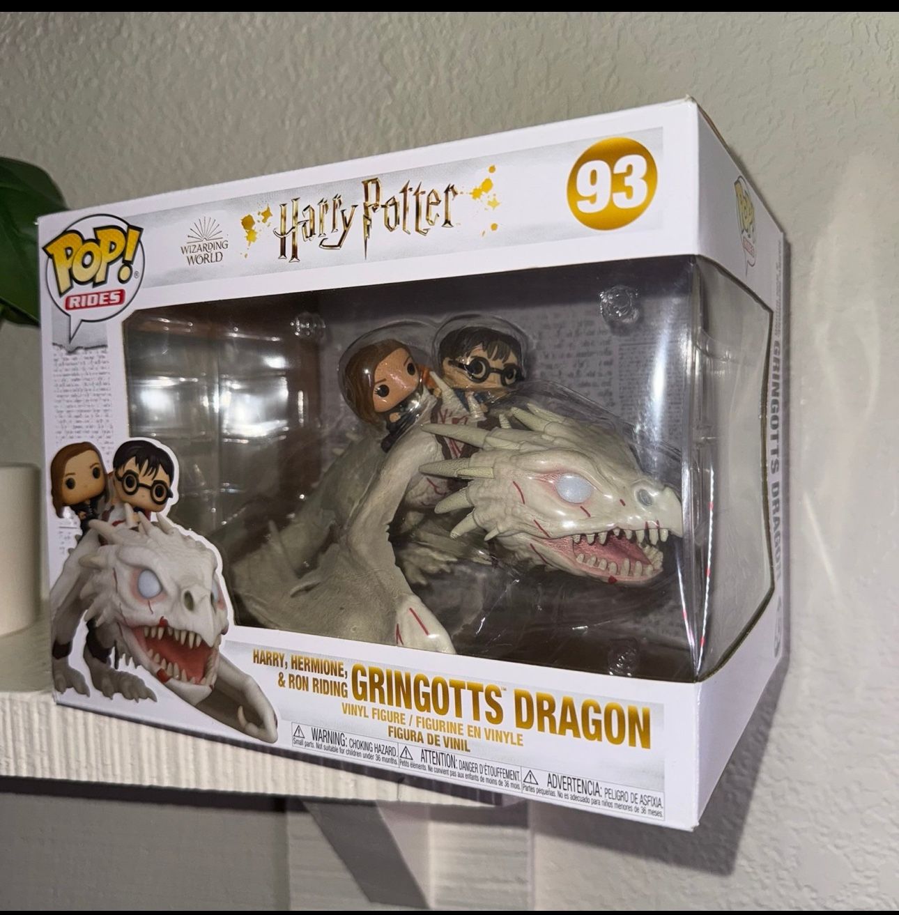 Harry Potter Funkos Pop Riding A dragon Rob & Hermione