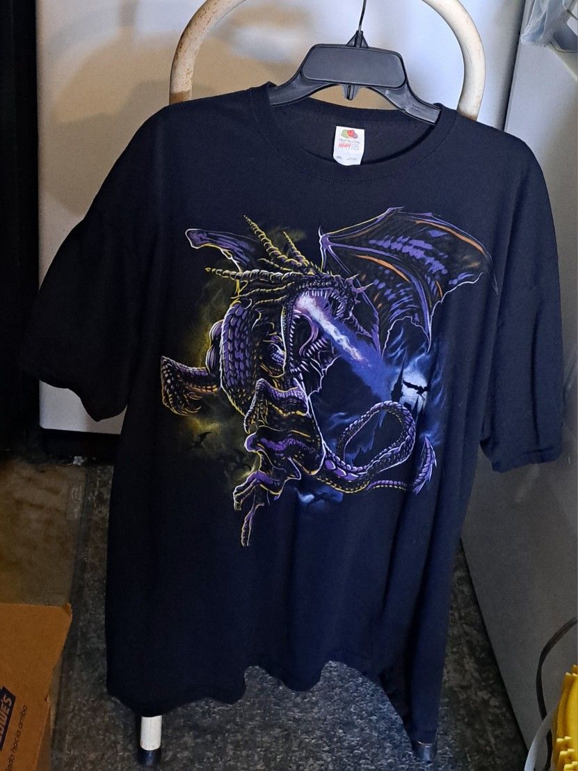 Vintage short sleeve purple dragon t shirt. Size 2XL