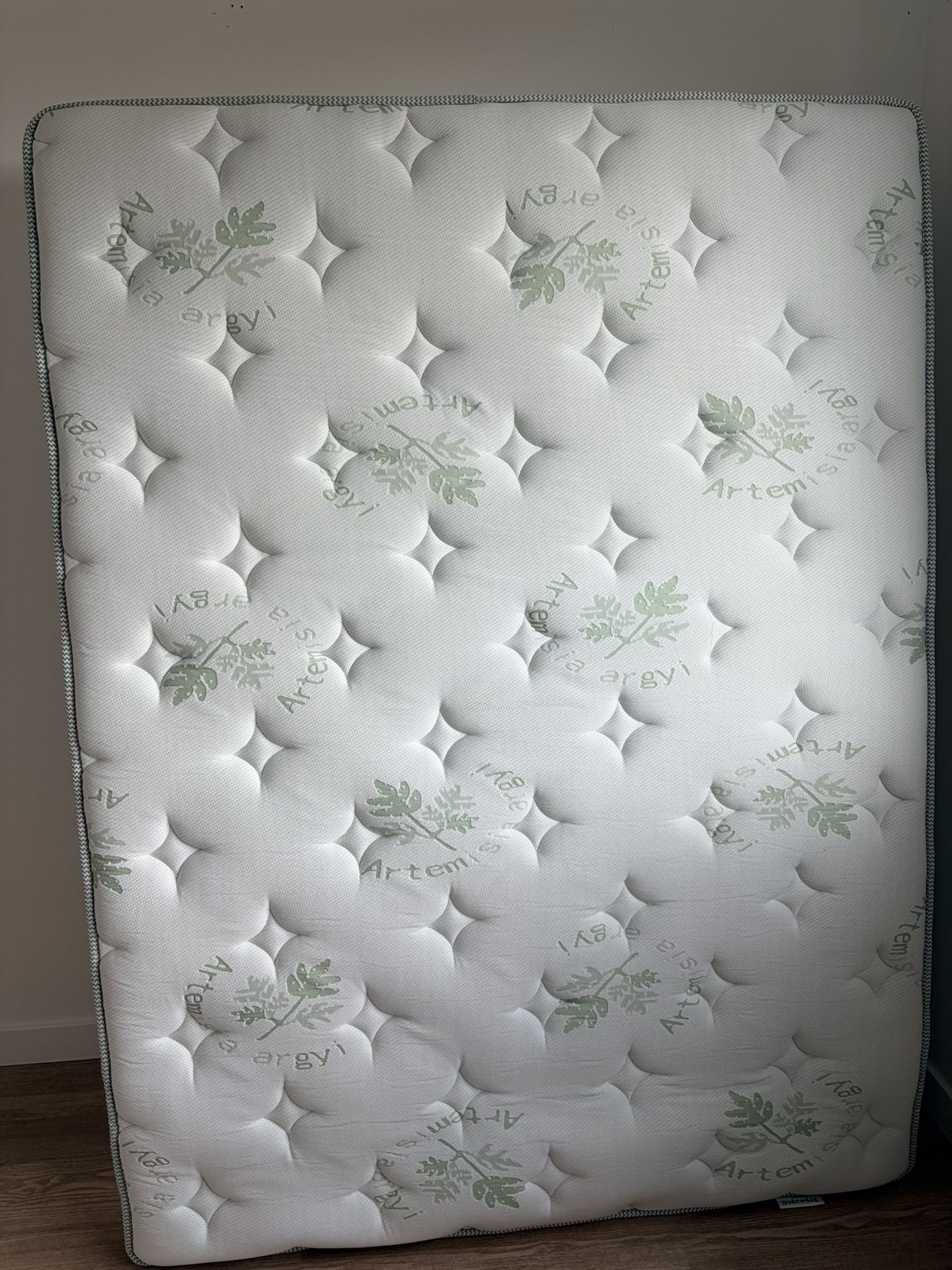 FULL SIZE HYBRID MATTRESS.