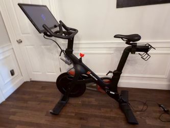 Peloton Gen 1 (2022) Bike - Used