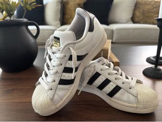 Kids White And Black Adidas Superstar Size 3.5 $10