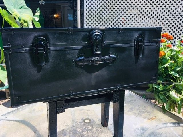 Trunk table