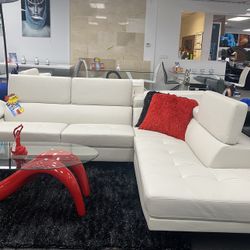 Modern LIGHT GRAY Sectional Now $1,299/Seccional moderno gris claro ahora $ 1,299