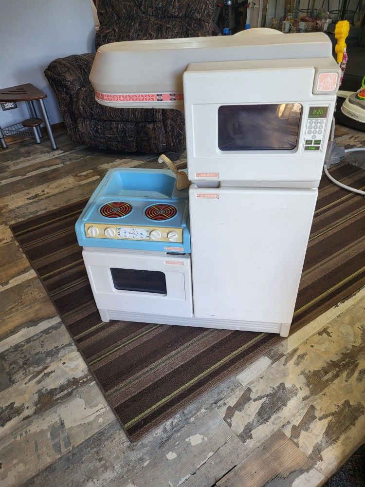 Vintage Step 2 Kitchen,fridge,microwave,stove And sink