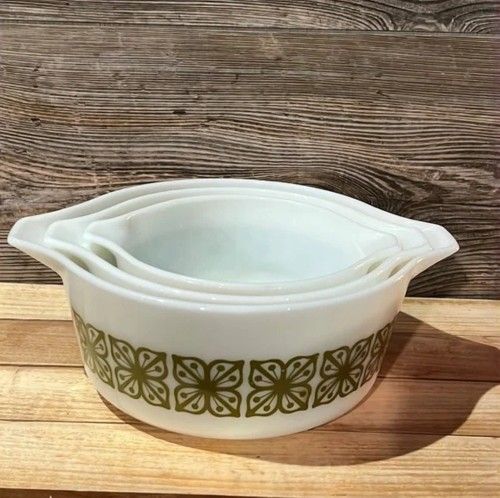 Vintage Pyrex Cookware Set