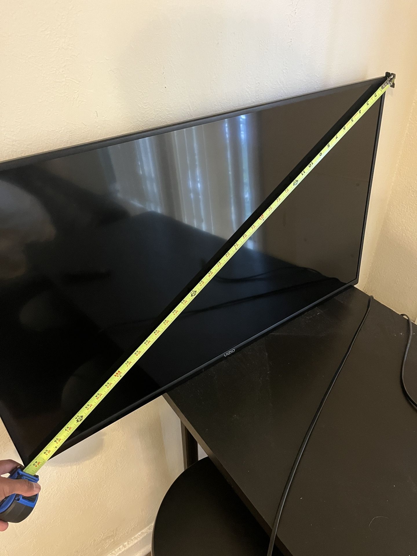 40 Inch Vizio Smart TV + Mount