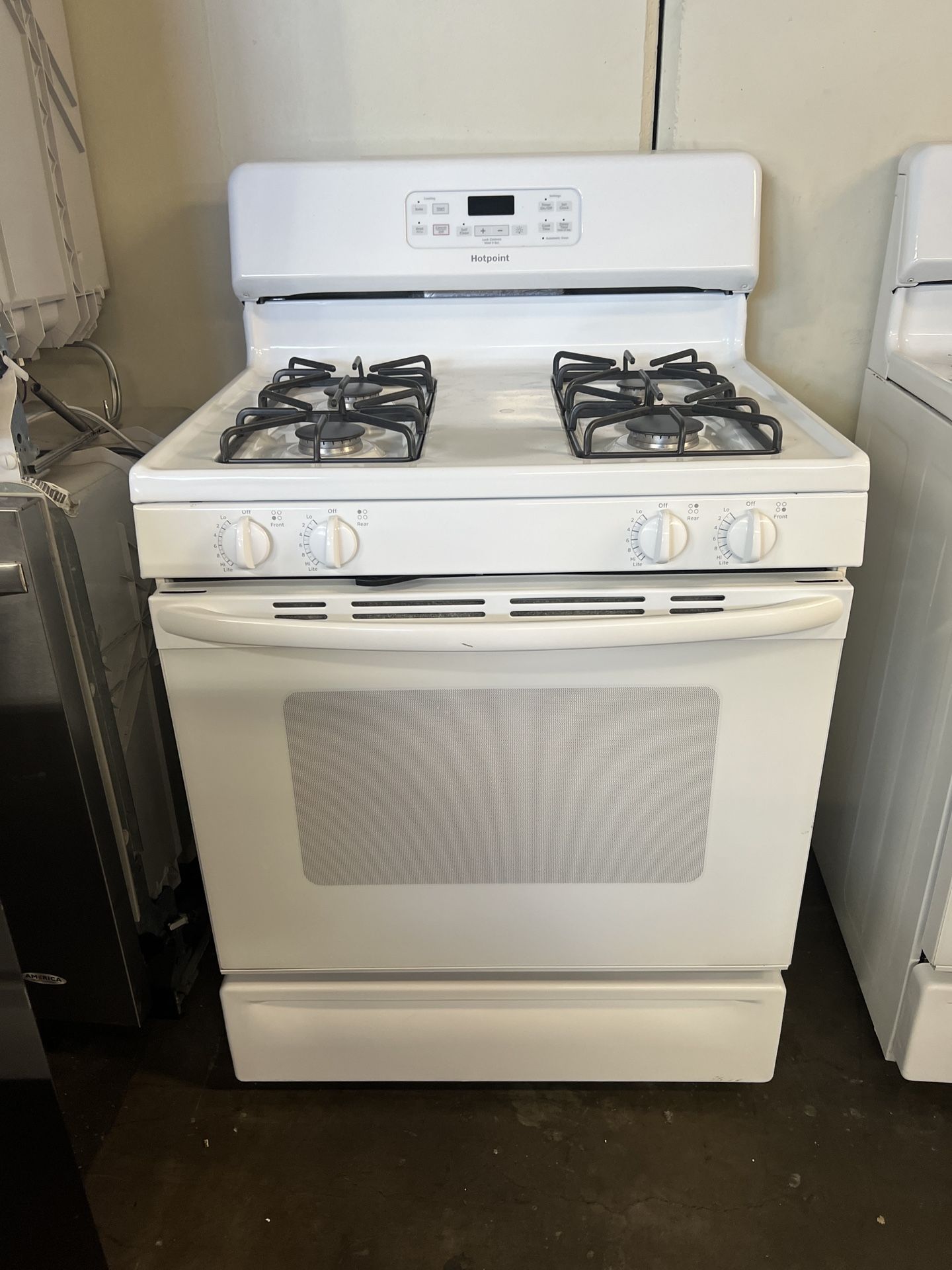 Like New Hot Point 30”Wide Gas Range Stove