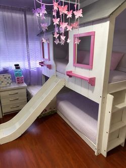 Two twin beds house bunk bed, house girls