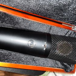 Warm Audio 87-R2 With XLR Cord And Se Isolation Shield  