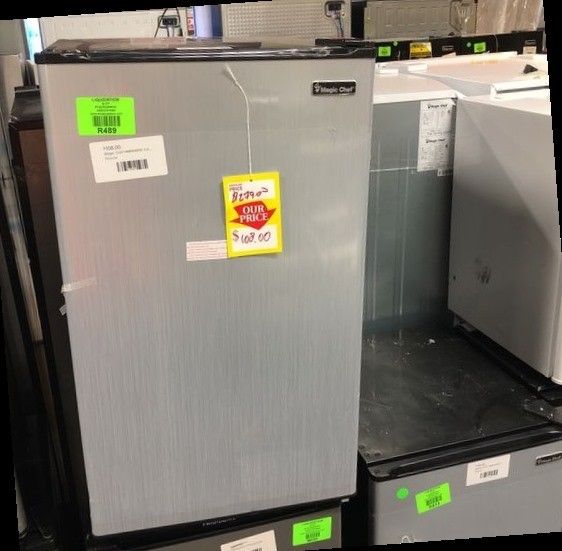 Magic Chef Mini Fridge HMR440SE 4.4