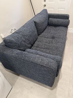 Great Couch In Very Good Condition.