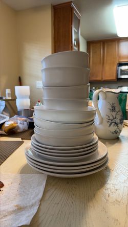 White Ceramic 16 piece Set