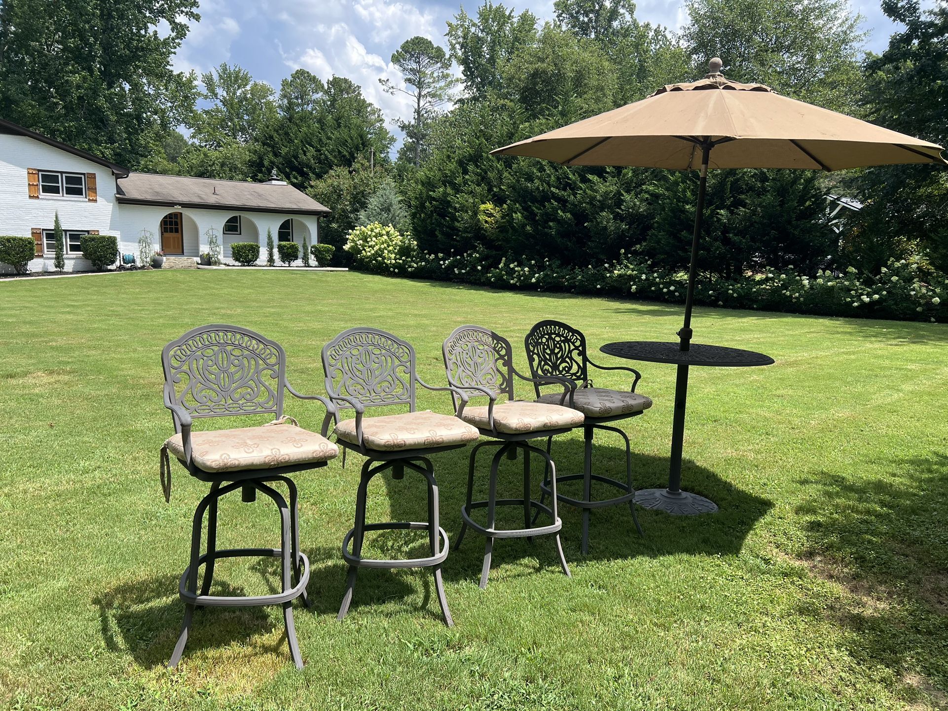 HEMAMINT TUSCANY 42” Patio table+4 swivel stools+FREE Sumbrella+ Cushions $1,250 CAN DELIVER