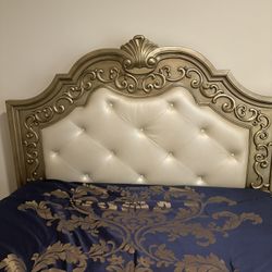 King size bed Must Go