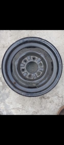 One Rim 15 X 5 1/2 Chevy or Gmc 6 Lug