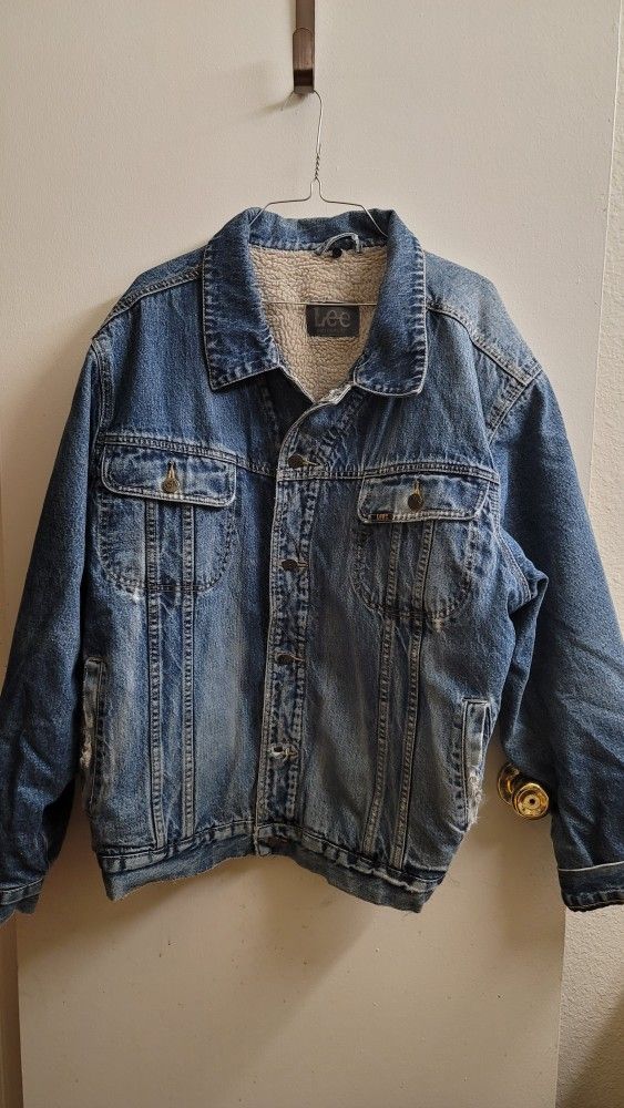 lee distressed sherpa lined jean jacket 50" chest 2xl?