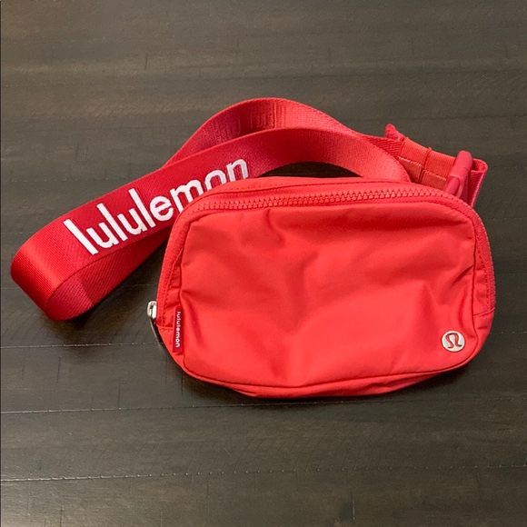 Lululemon Everywhere Belt Bag