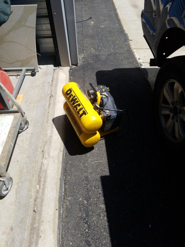 Dewalt D55153 Compressor