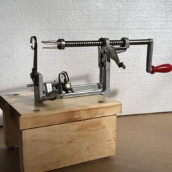 Pampered Chef Apple Peeler