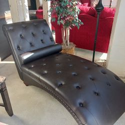 Old Town Furnitures Beautiful Brown Leather-like Chaise