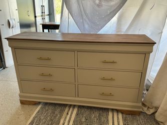 Farmhouse dresser