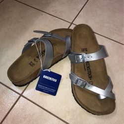 New Silver Birkenstock sandals Size 37 / 6.5 - 7