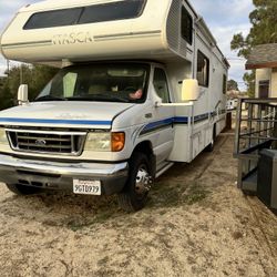 2005 FORD 28FT MOTORHOME DUAL SLIDES