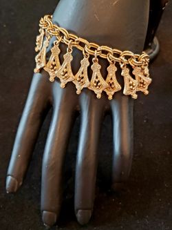 $17. Vintage EMMONS gold tone bracelet. 7 1/4 inches long. 1 inch long.