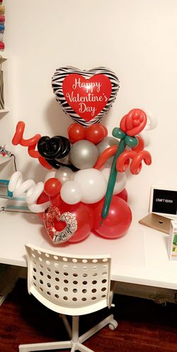 Valentine’s Day balloon decor