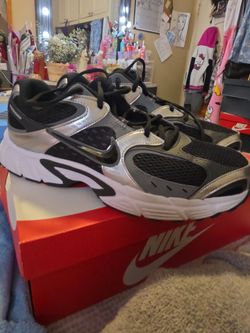 Nike Men's V5 RNR Size 12