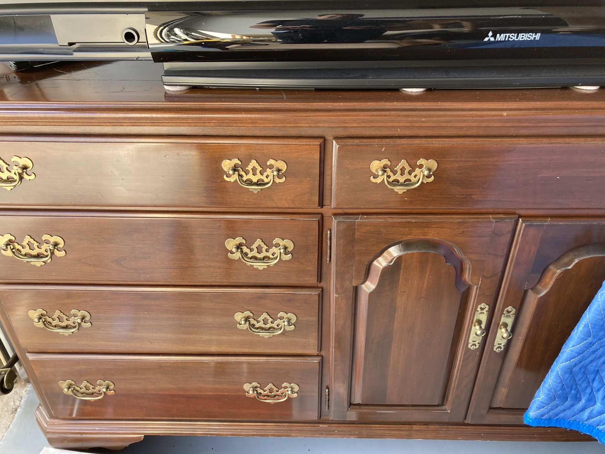 Ethan Allen 3pc Bedroom Set Dresser And Nightstand for Sale in Boca