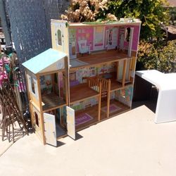 XL- Doll House
