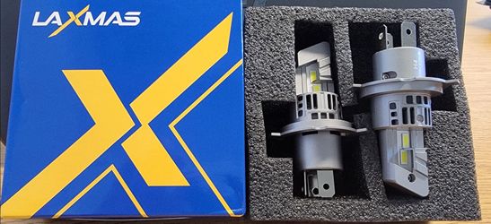 H4 headlight bulbs