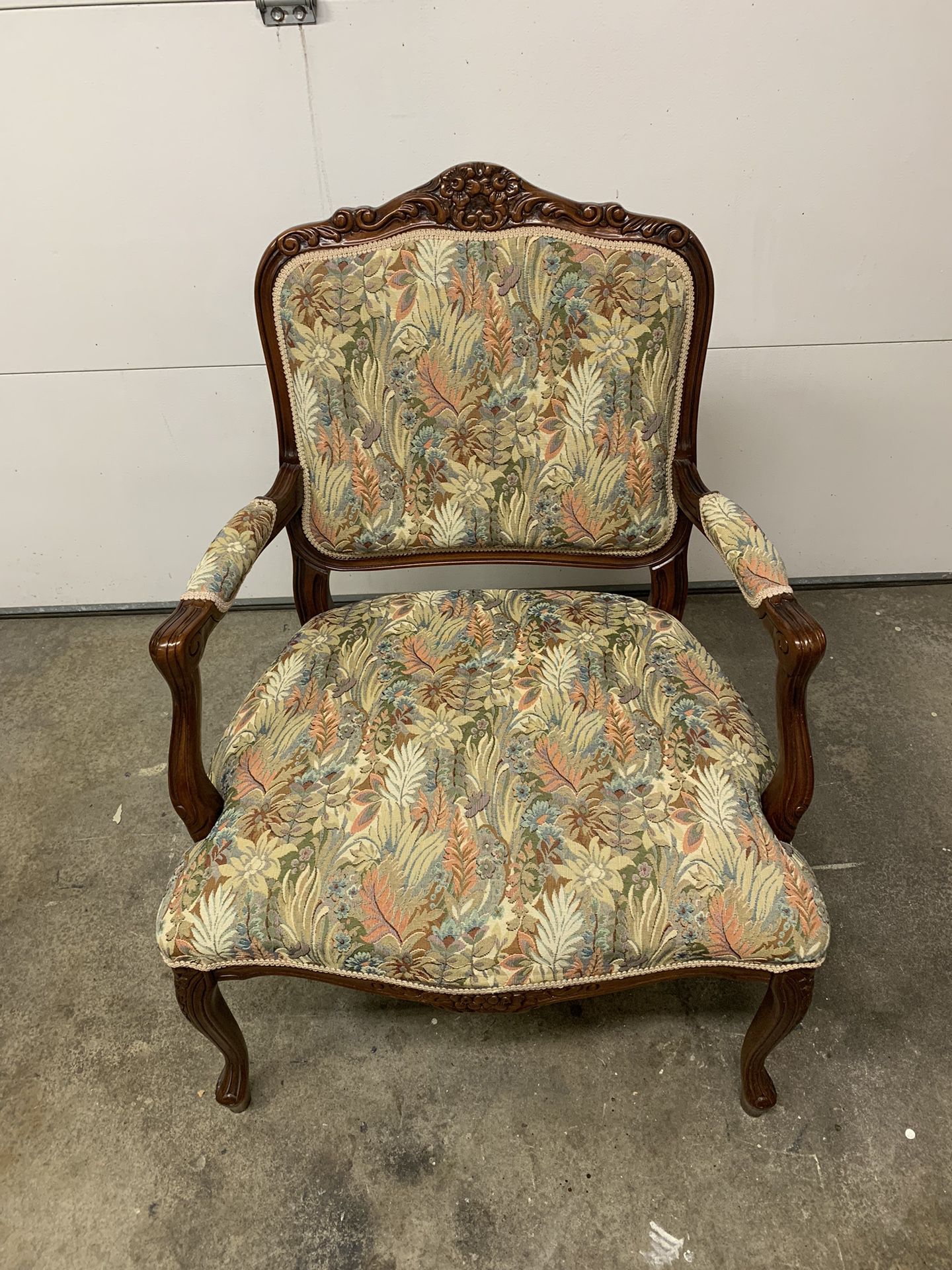 Beautiful Flawless French Provincial Accent Chair in New Condition 