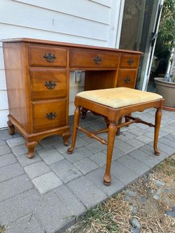 Beautiful Solid Wood Chippendale Style Vanity with Stool