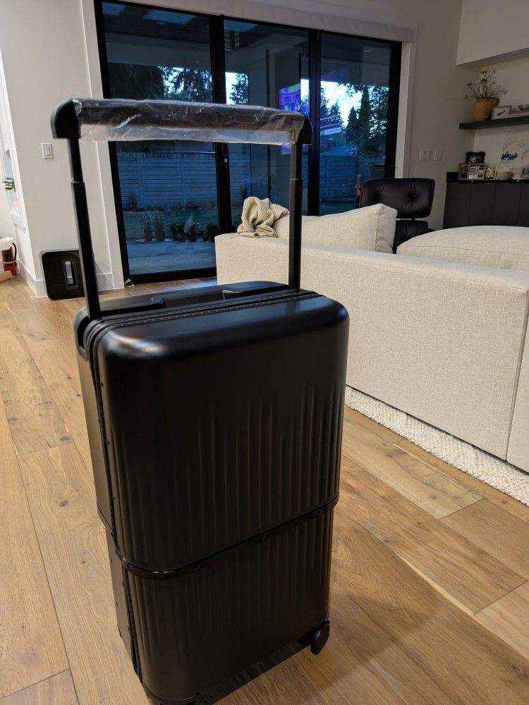 Brand New 2 Velos Luggages W/ Extras.