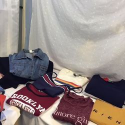 Diferentes Blouses   Size:   S ,  M