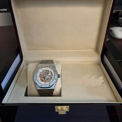 Automatic 41mm men’s watch - box and papers