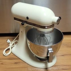 The KitchenAid Classic Series 4.5 Quart Tilt-Head Stand Mixer (K45SS)