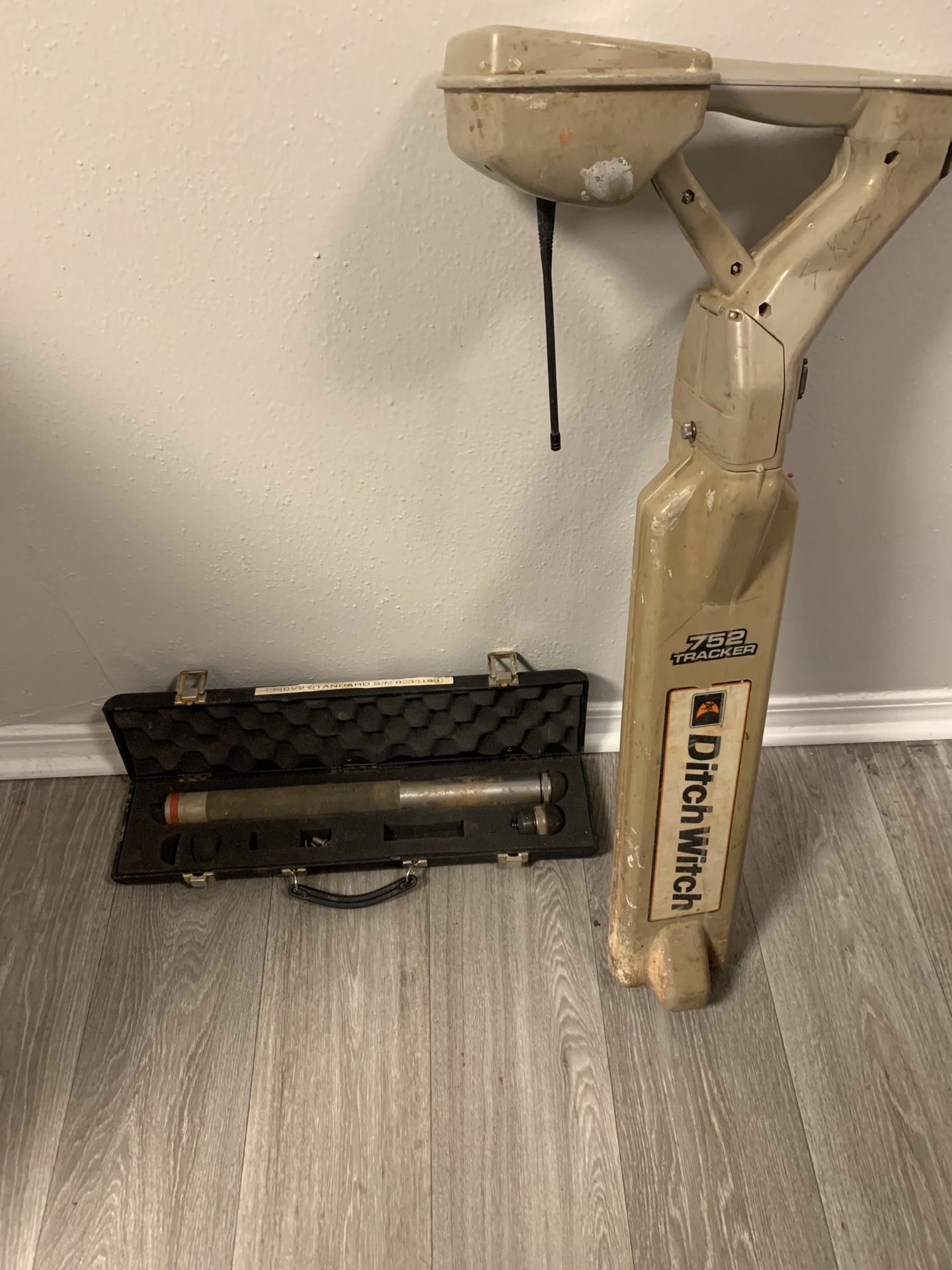 752 Tracker Ditch Witch Locator with Sonde